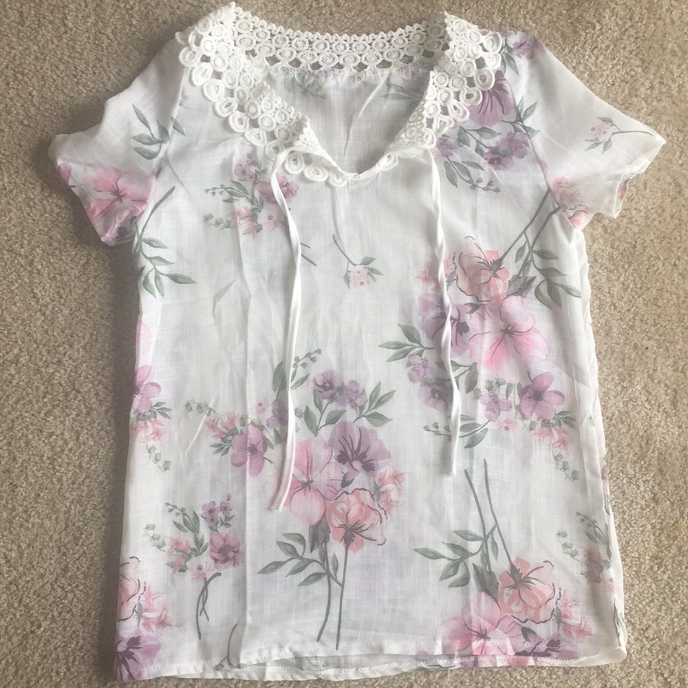 5/$15 Women’s small sheer flower top
